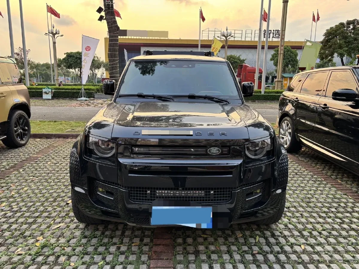 2024 Land Rover Defender 3.0T 400HP L6 8AT,autocango,china used car exporter,china ev exporter,chinese used car exporter,chinese used ev exporter