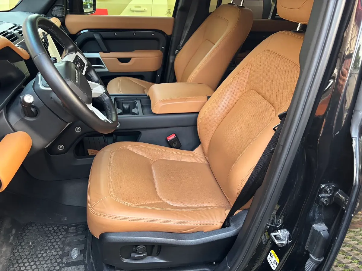 2024 Land Rover Defender 3.0T 400HP L6 8AT,autocango,china used car exporter,china ev exporter,chinese used car exporter,chinese used ev exporter