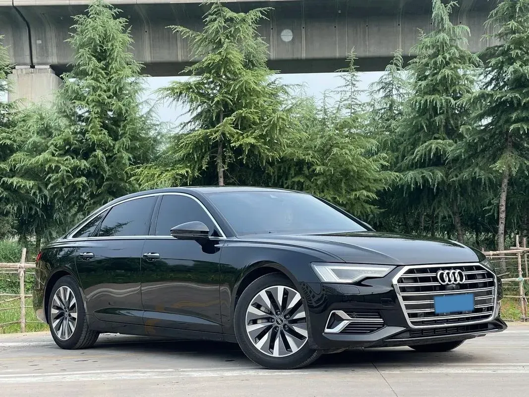 2024 Audi A6L 2.0T 245HP L4 7DCT,autocango,china used car exporter,china ev exporter,chinese used car exporter,chinese used ev exporter