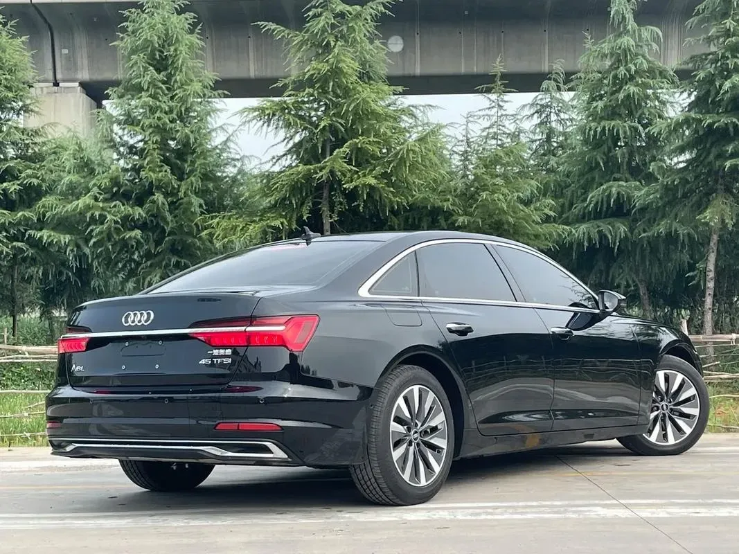 2024 Audi A6L 2.0T 245HP L4 7DCT,autocango,china used car exporter,china ev exporter,chinese used car exporter,chinese used ev exporter