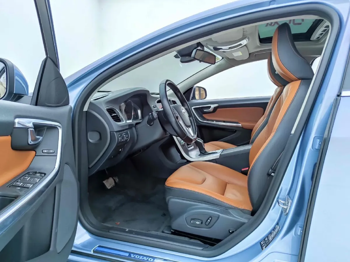 2018 Volvo S60 1.5T 152HP L4 6AT,autocango,china used car exporter,china ev exporter,chinese used car exporter,chinese used ev exporter