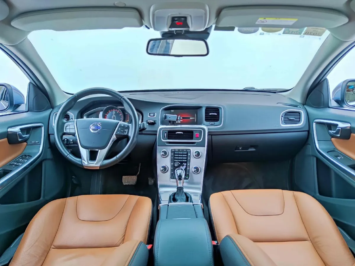 2018 Volvo S60 1.5T 152HP L4 6AT,autocango,china used car exporter,china ev exporter,chinese used car exporter,chinese used ev exporter