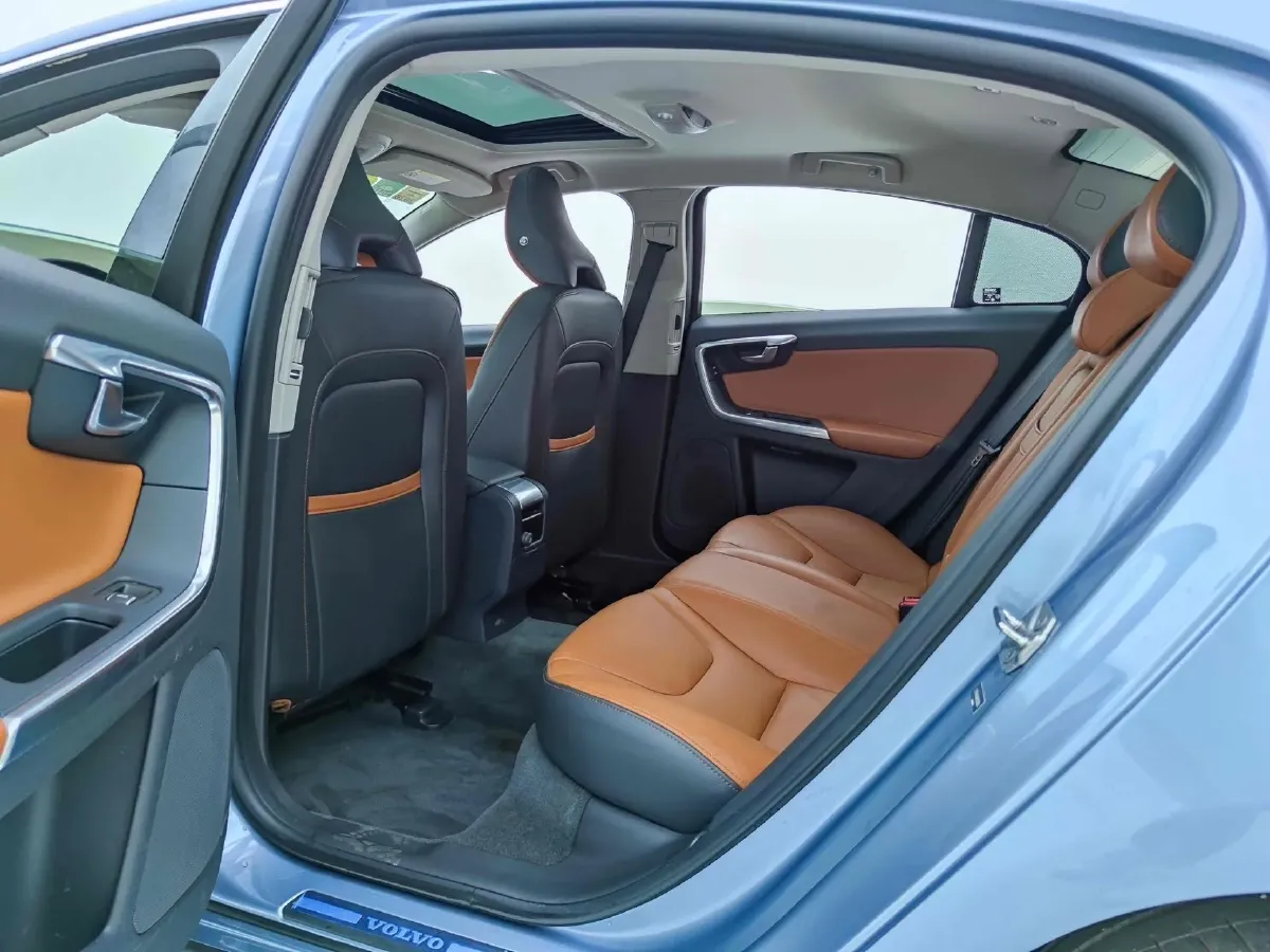 2018 Volvo S60 1.5T 152HP L4 6AT,autocango,china used car exporter,china ev exporter,chinese used car exporter,chinese used ev exporter