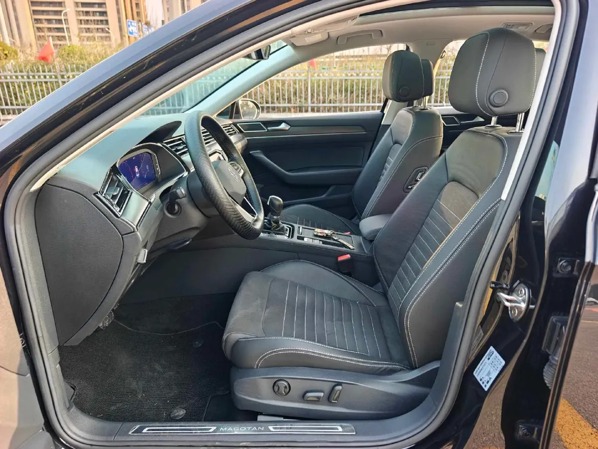 2020 Volkswagen Magotan 2.0T 186HP L4 7DCT,autocango,china used car exporter,china ev exporter,chinese used car exporter,chinese used ev exporter