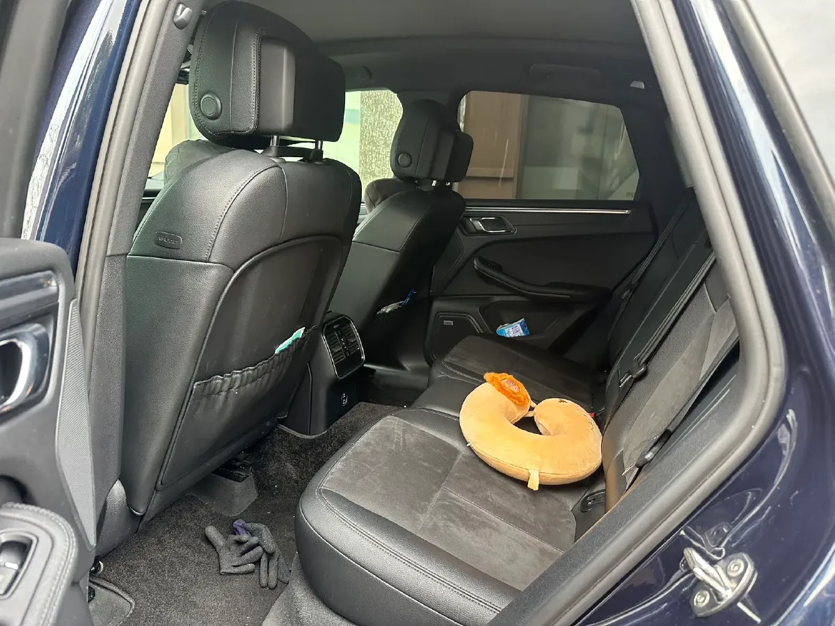 2022 Porsche Macan 2.0T 265HP L4 7DCT,autocango,china used car exporter,china ev exporter,chinese used car exporter,chinese used ev exporter