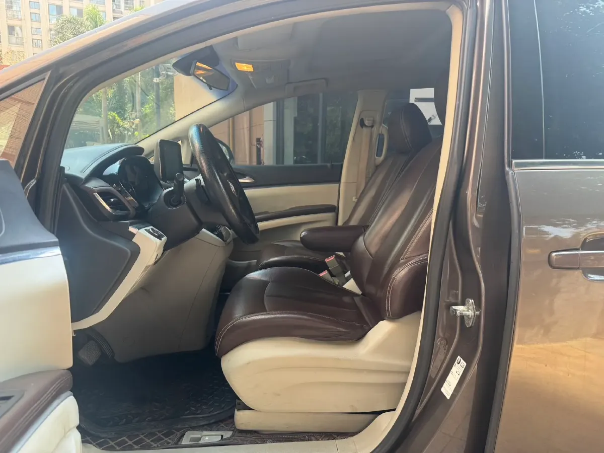 2021 Buick GL8 2.0T 237HP L4 9AT,autocango,china used car exporter,china ev exporter,chinese used car exporter,chinese used ev exporter