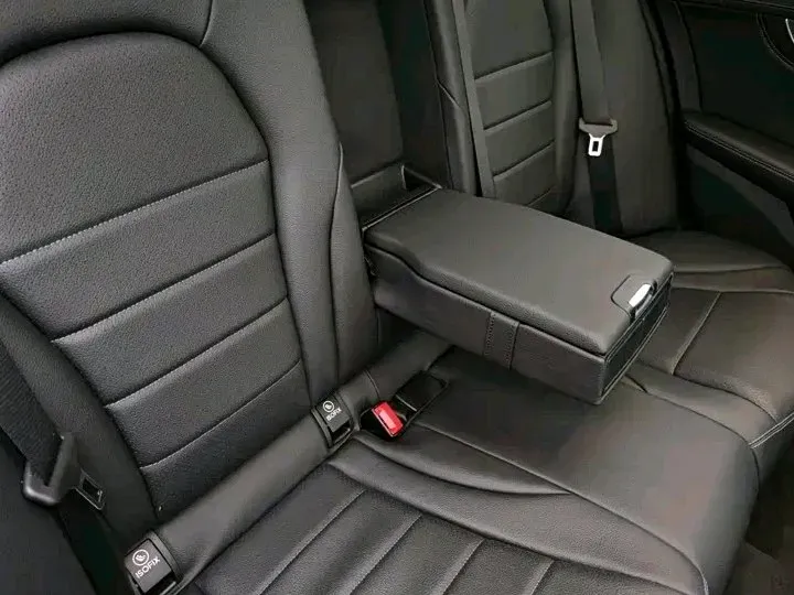 2020 Mercedes-Benz C Class 1.5T 184HP L4 9AT,autocango,china used car exporter,china ev exporter,chinese used car exporter,chinese used ev exporter