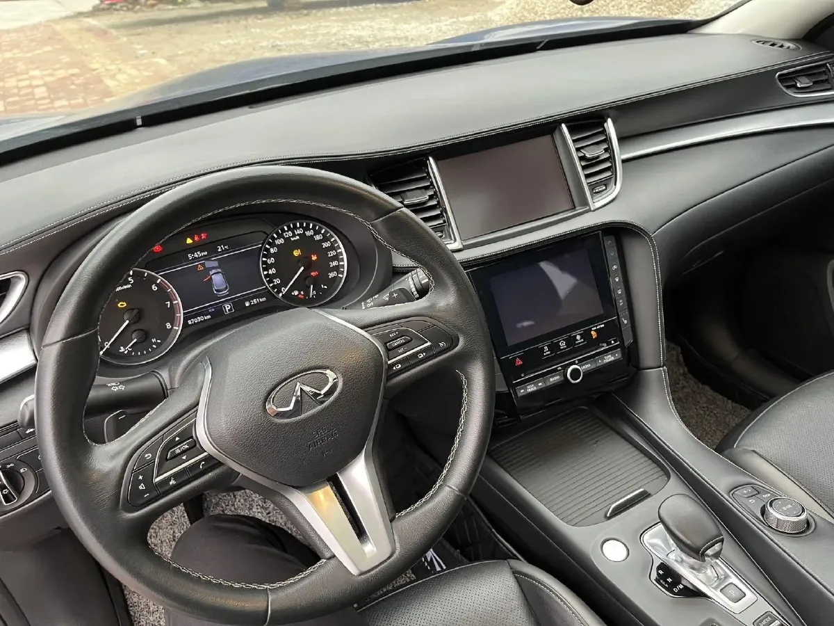 2018 Infiniti QX30 2.0T 211HP L4 7DCT,autocango,china used car exporter,china ev exporter,chinese used car exporter,chinese used ev exporter