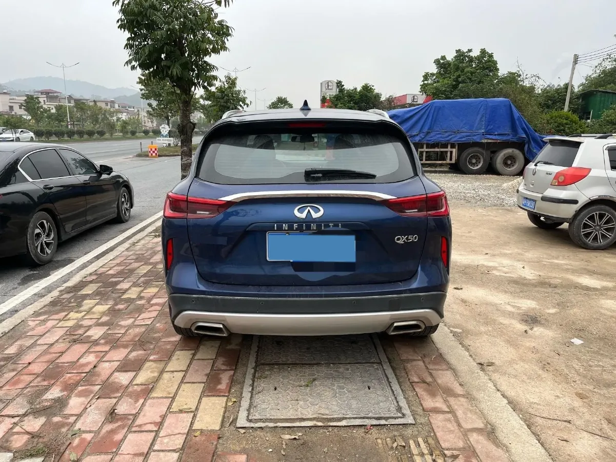 2018 Infiniti QX30 2.0T 211HP L4 7DCT,autocango,china used car exporter,china ev exporter,chinese used car exporter,chinese used ev exporter