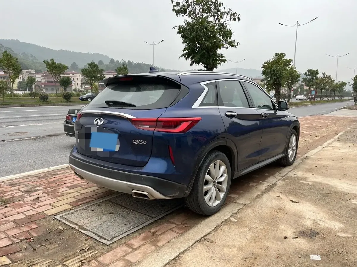 2018 Infiniti QX30 2.0T 211HP L4 7DCT,autocango,china used car exporter,china ev exporter,chinese used car exporter,chinese used ev exporter