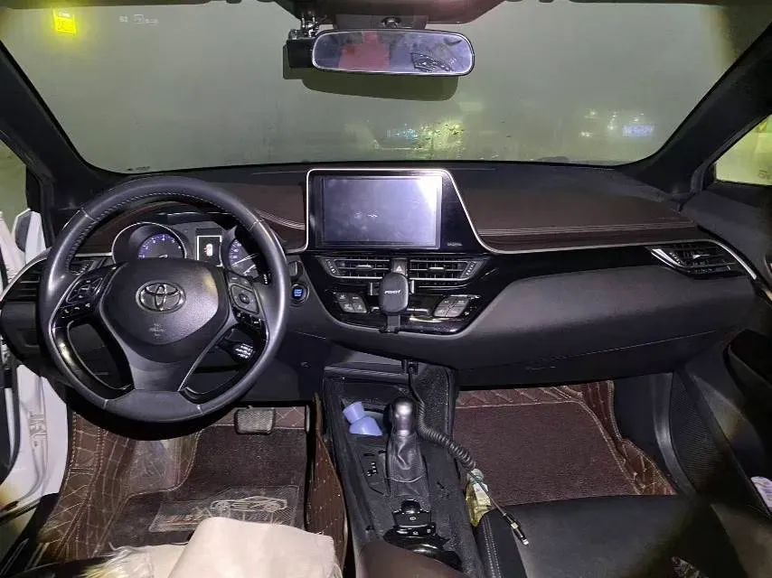 2018 Toyota C-HR 2.0L 171HP L4 CVT,autocango,china used car exporter,china ev exporter,chinese used car exporter,chinese used ev exporter