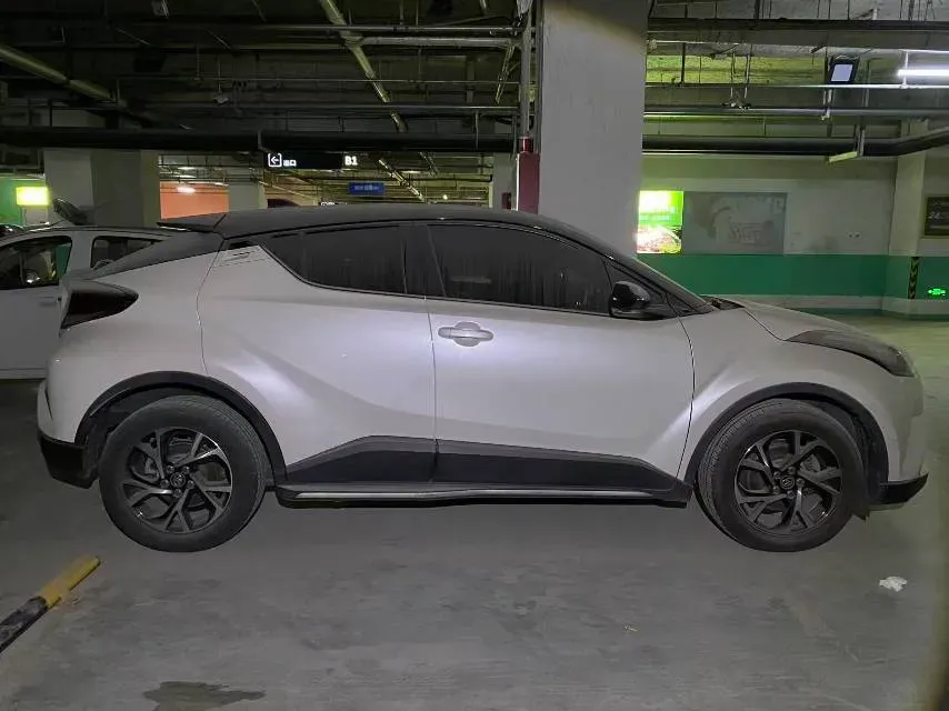 2018 Toyota C-HR 2.0L 171HP L4 CVT,autocango,china used car exporter,china ev exporter,chinese used car exporter,chinese used ev exporter
