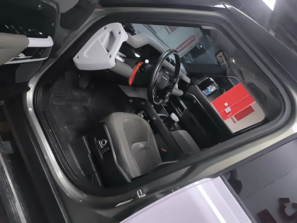 2020 Land Rover Defender 3.0T 400HP L6 8AT,autocango,china used car exporter,china ev exporter,chinese used car exporter,chinese used ev exporter