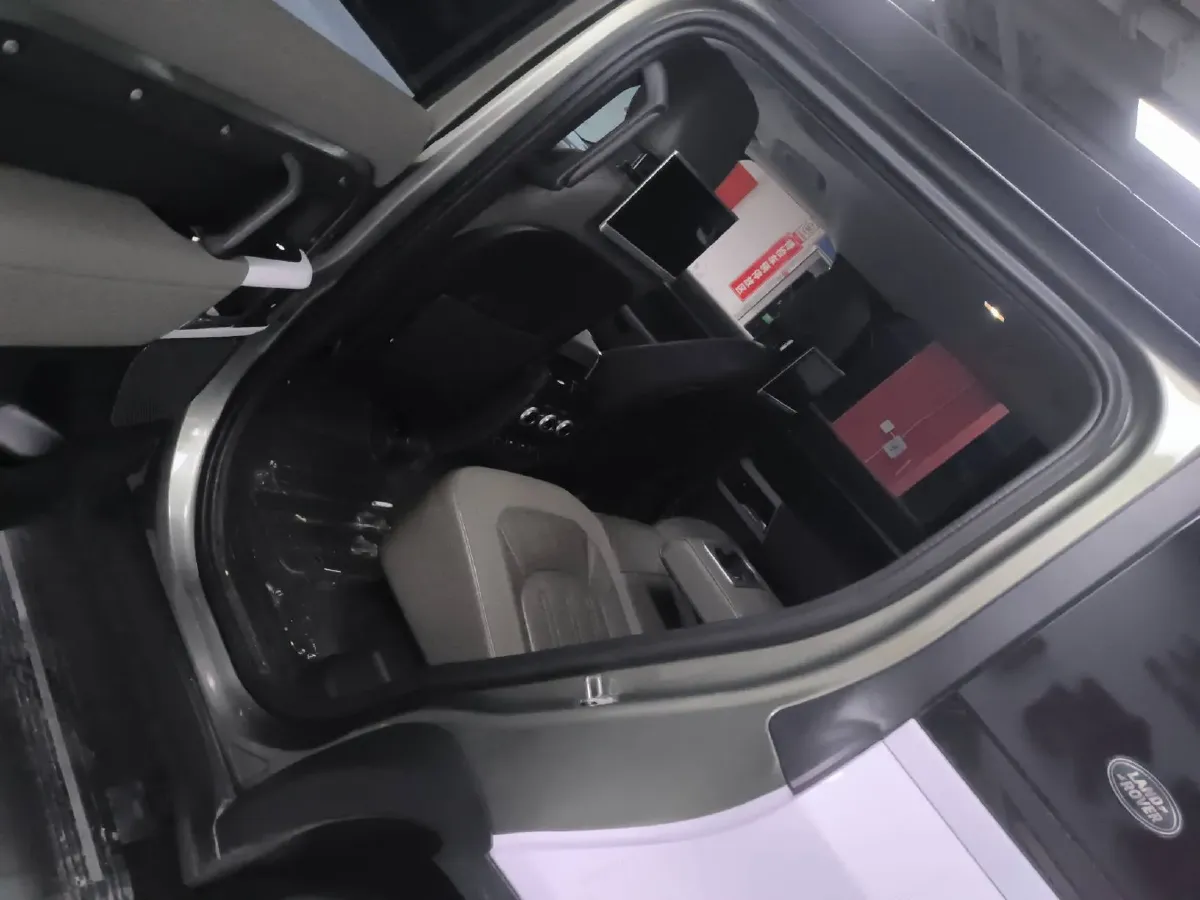 2020 Land Rover Defender 3.0T 400HP L6 8AT,autocango,china used car exporter,china ev exporter,chinese used car exporter,chinese used ev exporter