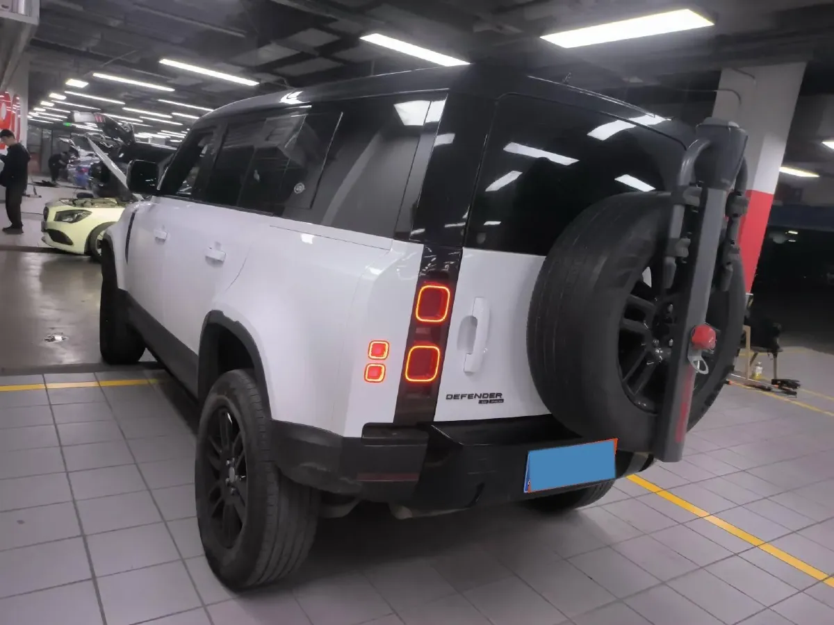 2020 Land Rover Defender 3.0T 400HP L6 8AT,autocango,china used car exporter,china ev exporter,chinese used car exporter,chinese used ev exporter