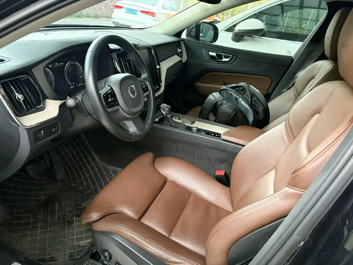 2020 Volvo XC60 2.0T 254HP L4 8AT,autocango,china used car exporter,china ev exporter,chinese used car exporter,chinese used ev exporter