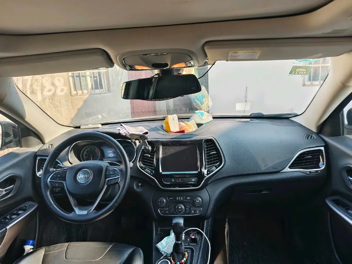 2019 Jeep Cherokee 2.0T 234HP L4 9AT,autocango,china used car exporter,china ev exporter,chinese used car exporter,chinese used ev exporter