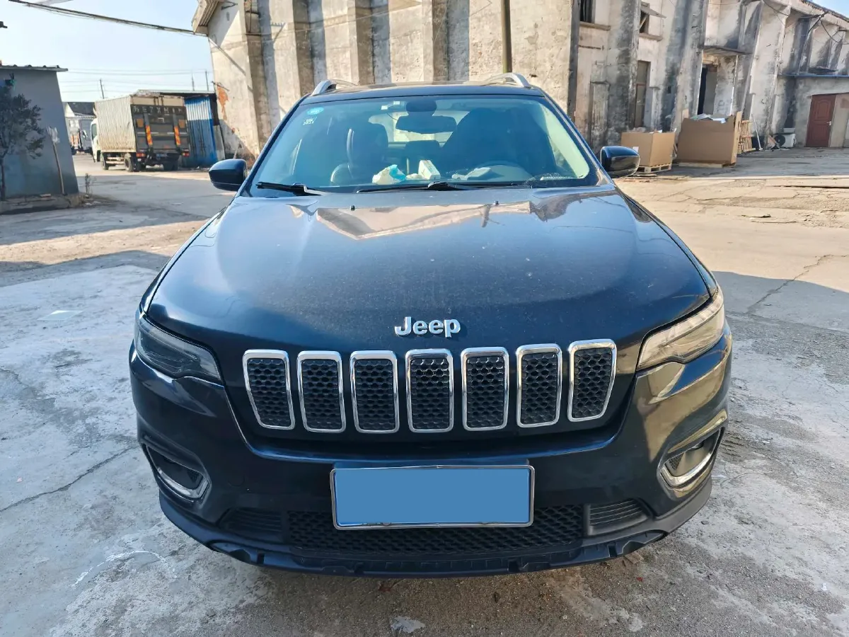 2019 Jeep Cherokee 2.0T 234HP L4 9AT,autocango,china used car exporter,china ev exporter,chinese used car exporter,chinese used ev exporter
