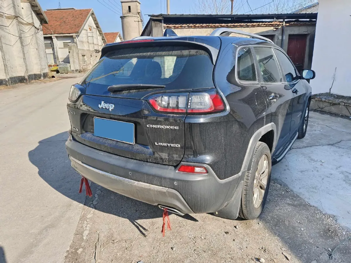 2019 Jeep Cherokee 2.0T 234HP L4 9AT,autocango,china used car exporter,china ev exporter,chinese used car exporter,chinese used ev exporter