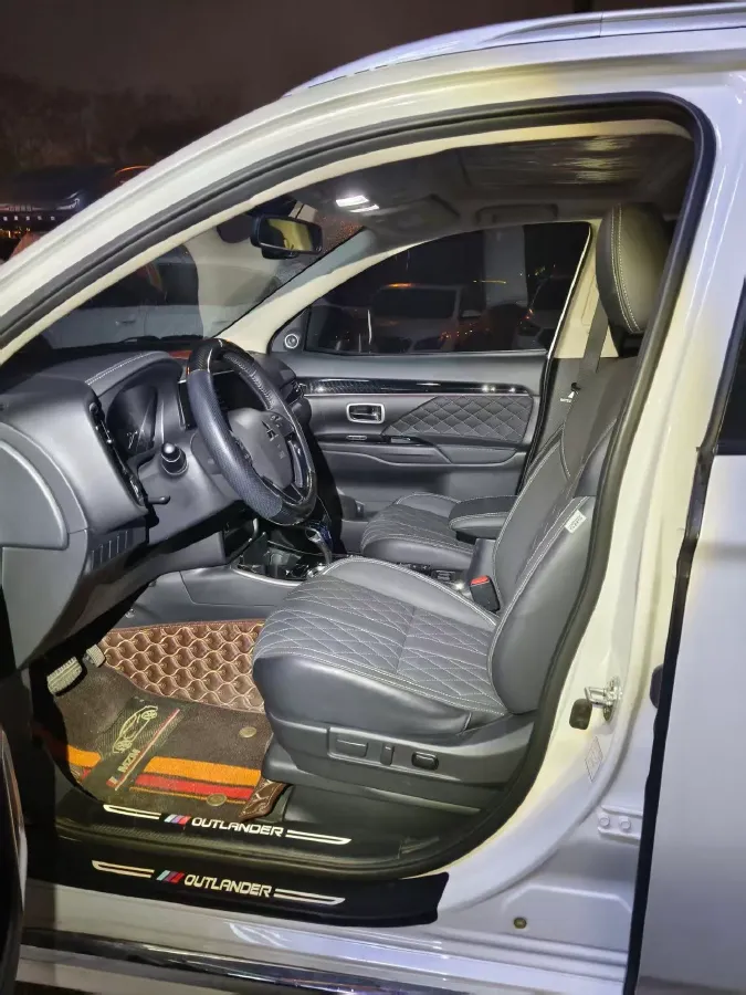 2021 Mitsubishi Outlander 2.0L 166HP L4 CVT,autocango,china used car exporter,china ev exporter,chinese used car exporter,chinese used ev exporter