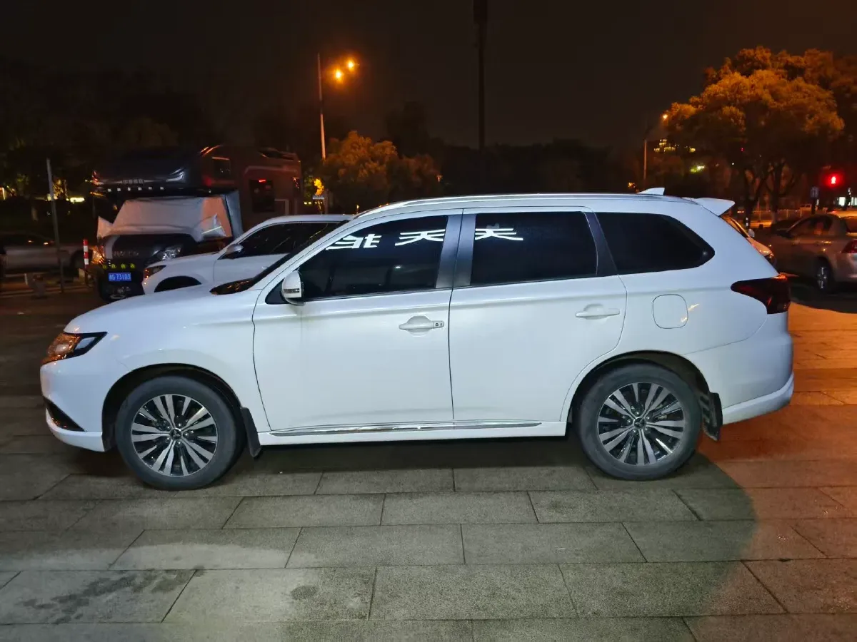 2021 Mitsubishi Outlander 2.0L 166HP L4 CVT,autocango,china used car exporter,china ev exporter,chinese used car exporter,chinese used ev exporter