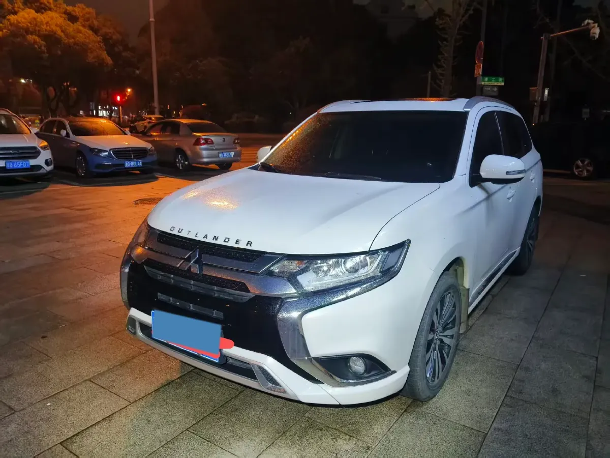 2021 Mitsubishi Outlander 2.0L 166HP L4 CVT,autocango,china used car exporter,china ev exporter,chinese used car exporter,chinese used ev exporter