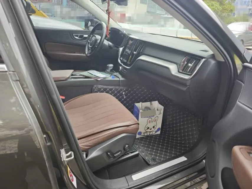 2020 Volvo XC60 2.0T 254HP L4 8AT,autocango,china used car exporter,china ev exporter,chinese used car exporter,chinese used ev exporter