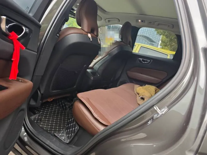 2020 Volvo XC60 2.0T 254HP L4 8AT,autocango,china used car exporter,china ev exporter,chinese used car exporter,chinese used ev exporter