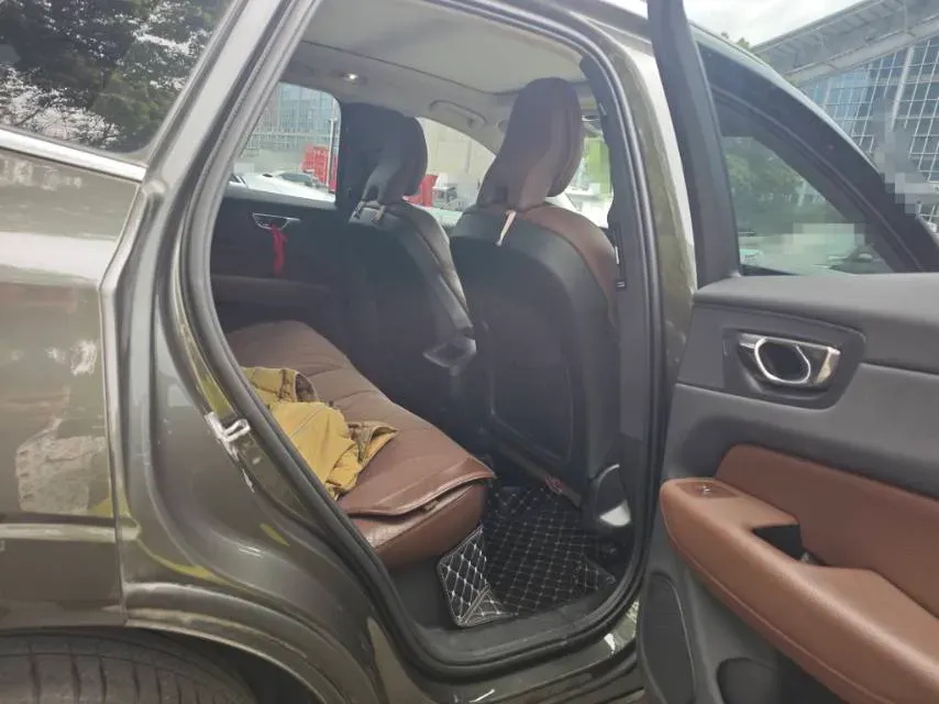 2020 Volvo XC60 2.0T 254HP L4 8AT,autocango,china used car exporter,china ev exporter,chinese used car exporter,chinese used ev exporter