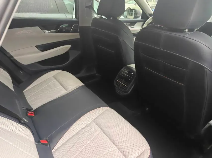 2025 Volkswagen Passat 2.0T 220HP L4 7DCT,autocango,china used car exporter,china ev exporter,chinese used car exporter,chinese used ev exporter