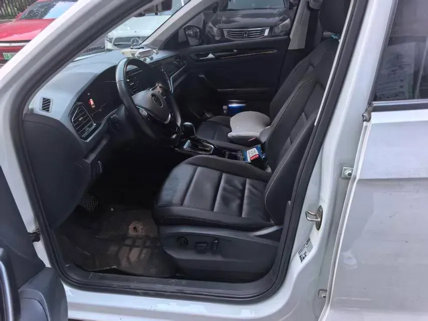 2022 Volkswagen T-Roc 1.4T 150HP L4 7DCT,autocango,china used car exporter,china ev exporter,chinese used car exporter,chinese used ev exporter