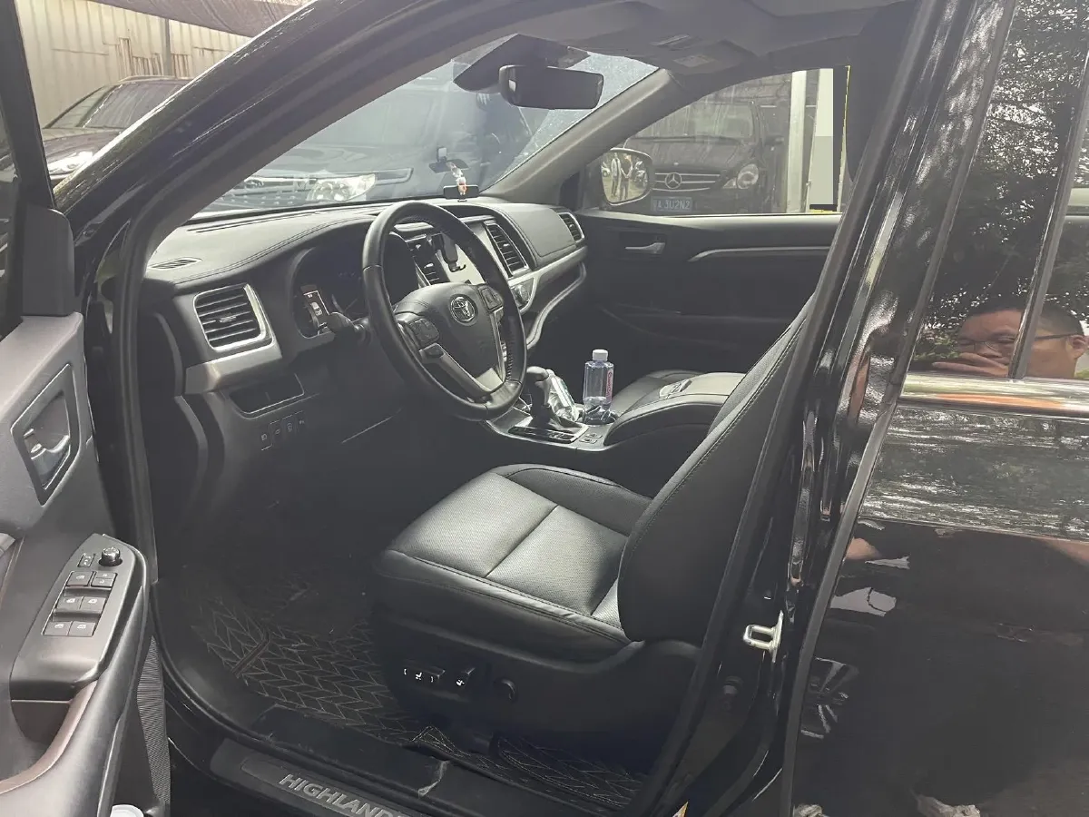 2021 Toyota Highlander 2.0T 220HP L4 6AT,autocango,china used car exporter,china ev exporter,chinese used car exporter,chinese used ev exporter