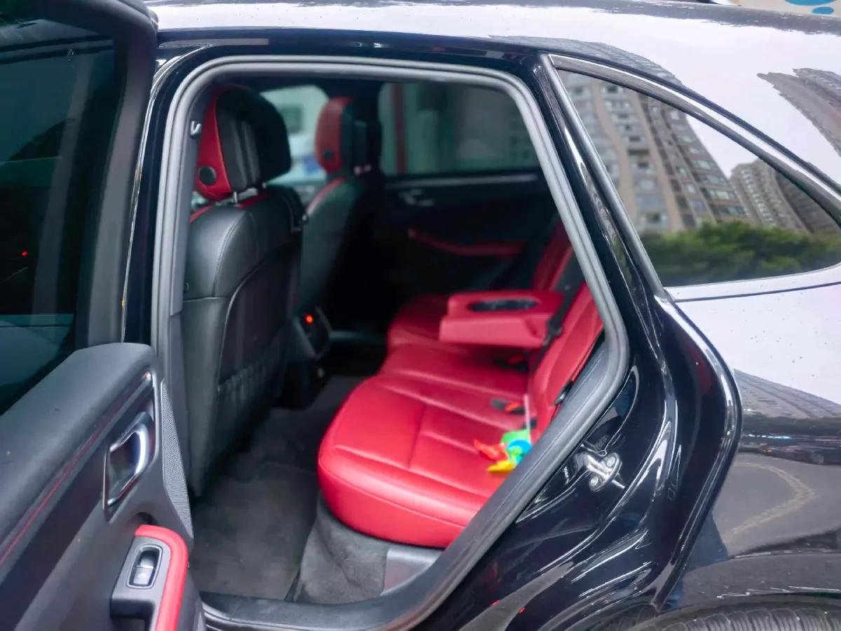 2023 Porsche Macan 2.0T 265HP L4 7DCT,autocango,china used car exporter,china ev exporter,chinese used car exporter,chinese used ev exporter