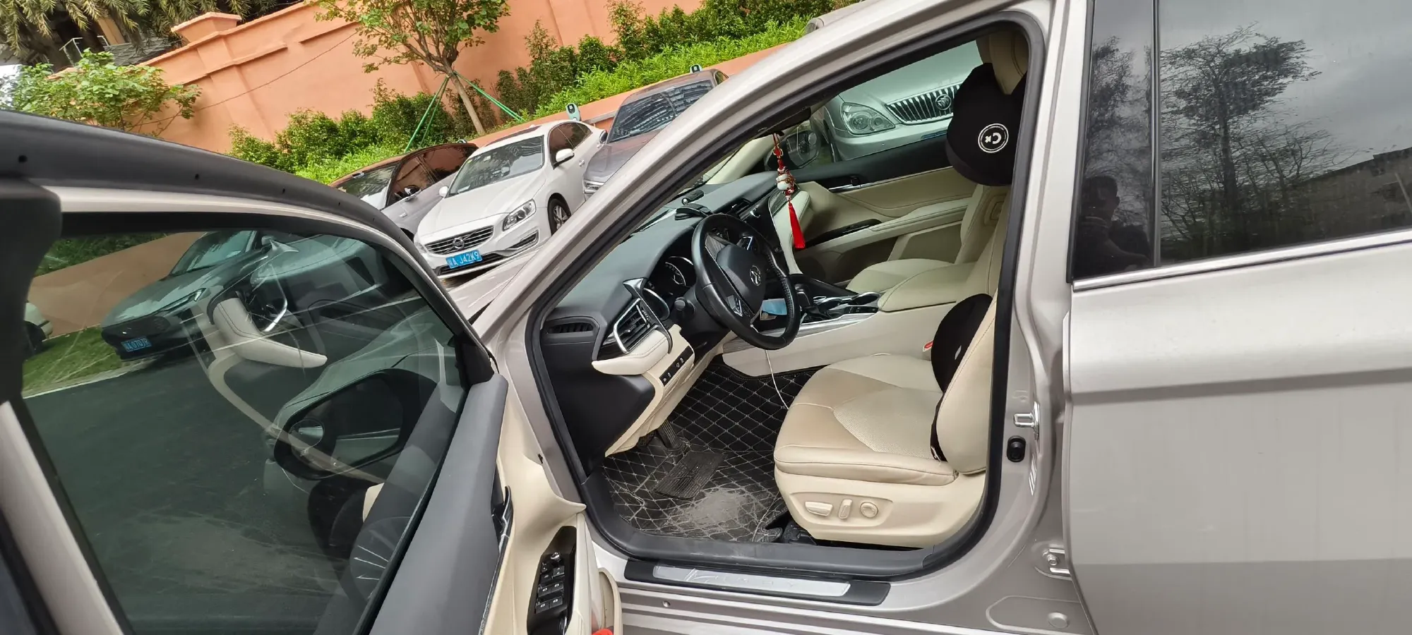 2019 Toyota Camry 2.5L 178HP L4 E-CVT Hybrid,autocango,china used car exporter,china ev exporter,chinese used car exporter,chinese used ev exporter