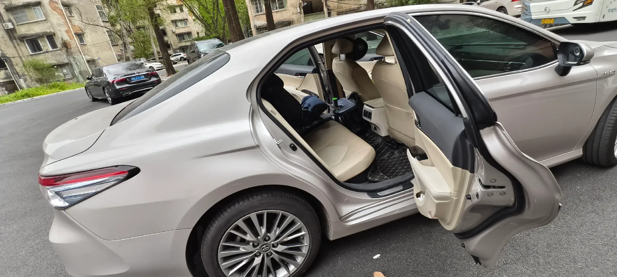 2019 Toyota Camry 2.5L 178HP L4 E-CVT Hybrid,autocango,china used car exporter,china ev exporter,chinese used car exporter,chinese used ev exporter