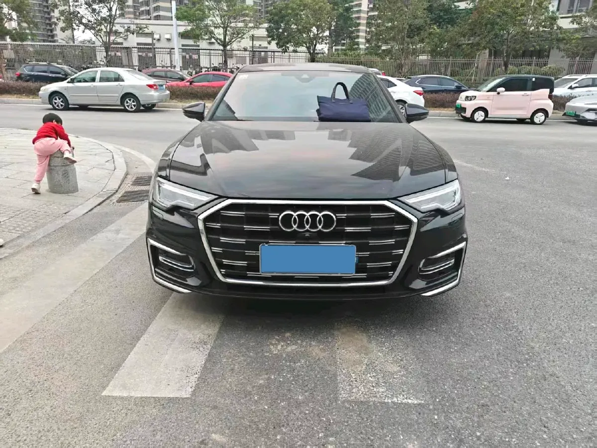 2024 Audi A6L 2.0T 245HP L4 7DCT,autocango,china used car exporter,china ev exporter,chinese used car exporter,chinese used ev exporter