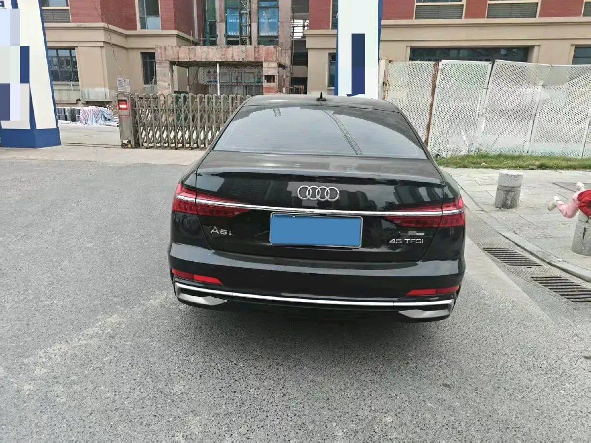2024 Audi A6L 2.0T 245HP L4 7DCT,autocango,china used car exporter,china ev exporter,chinese used car exporter,chinese used ev exporter