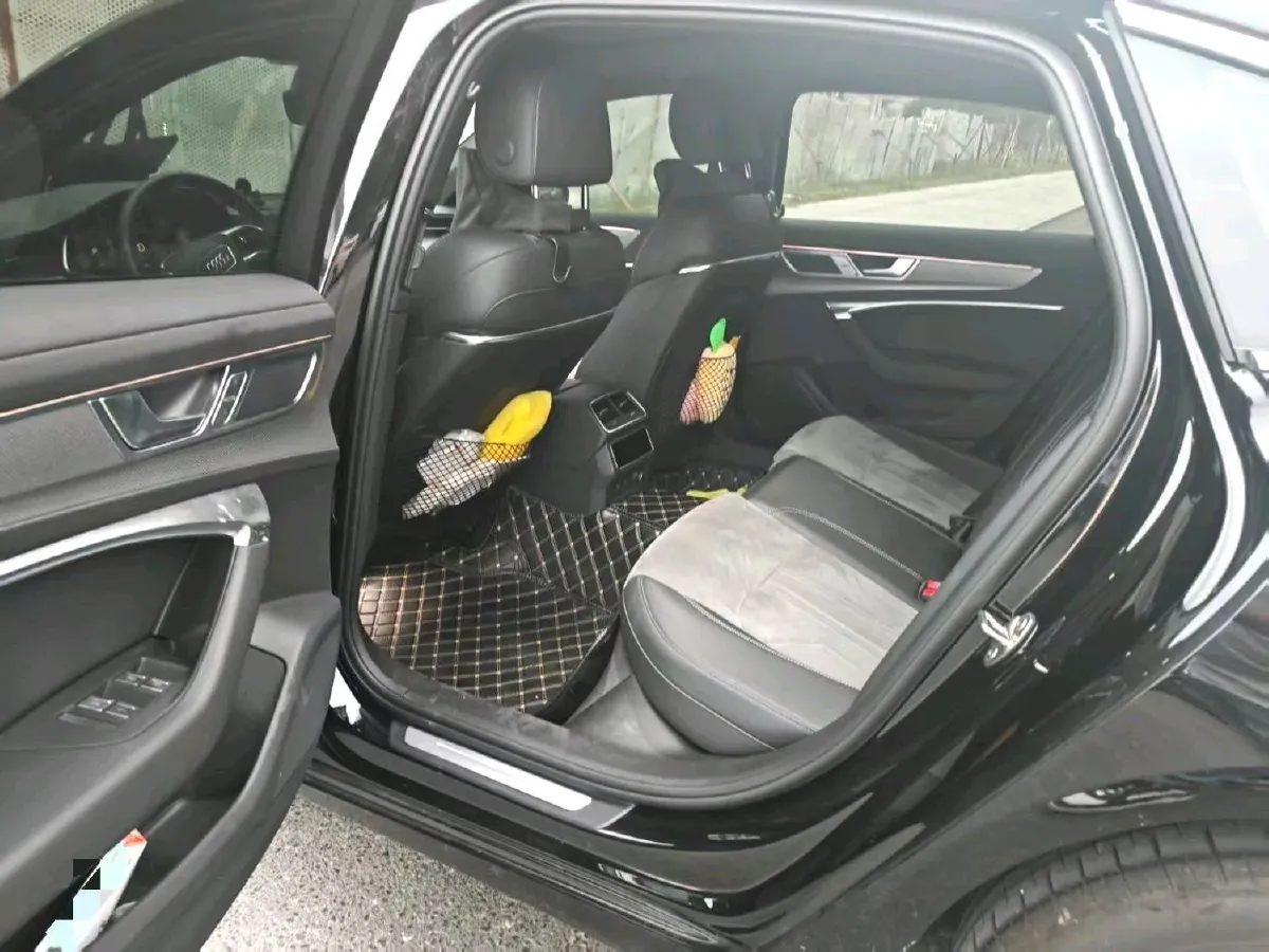 2024 Audi A6L 2.0T 245HP L4 7DCT,autocango,china used car exporter,china ev exporter,chinese used car exporter,chinese used ev exporter