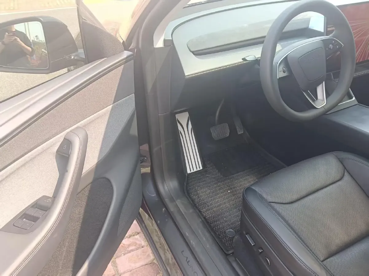 2025 Tesla Model Y BEV 62.5KWH,autocango,china used car exporter,china ev exporter,chinese used car exporter,chinese used ev exporter