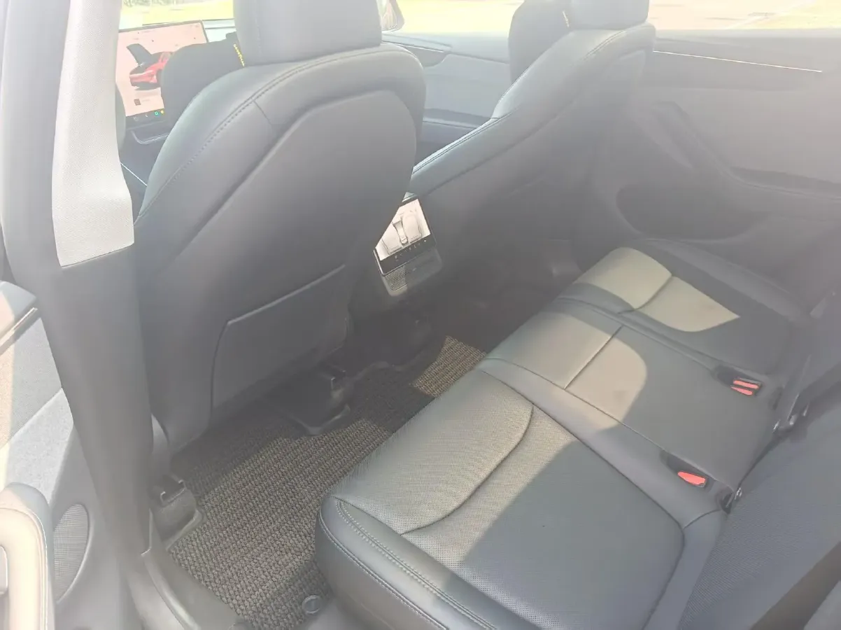 2025 Tesla Model Y BEV 62.5KWH,autocango,china used car exporter,china ev exporter,chinese used car exporter,chinese used ev exporter