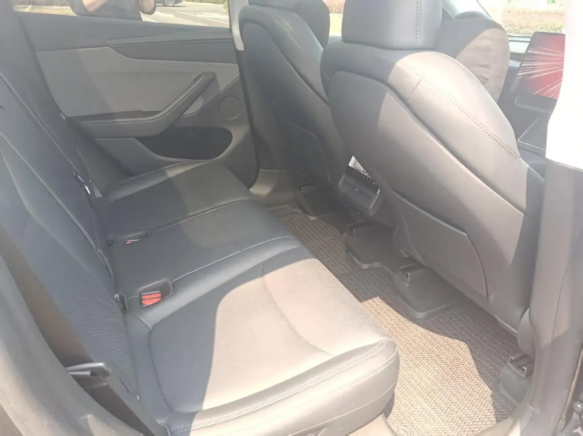 2025 Tesla Model Y BEV 62.5KWH,autocango,china used car exporter,china ev exporter,chinese used car exporter,chinese used ev exporter