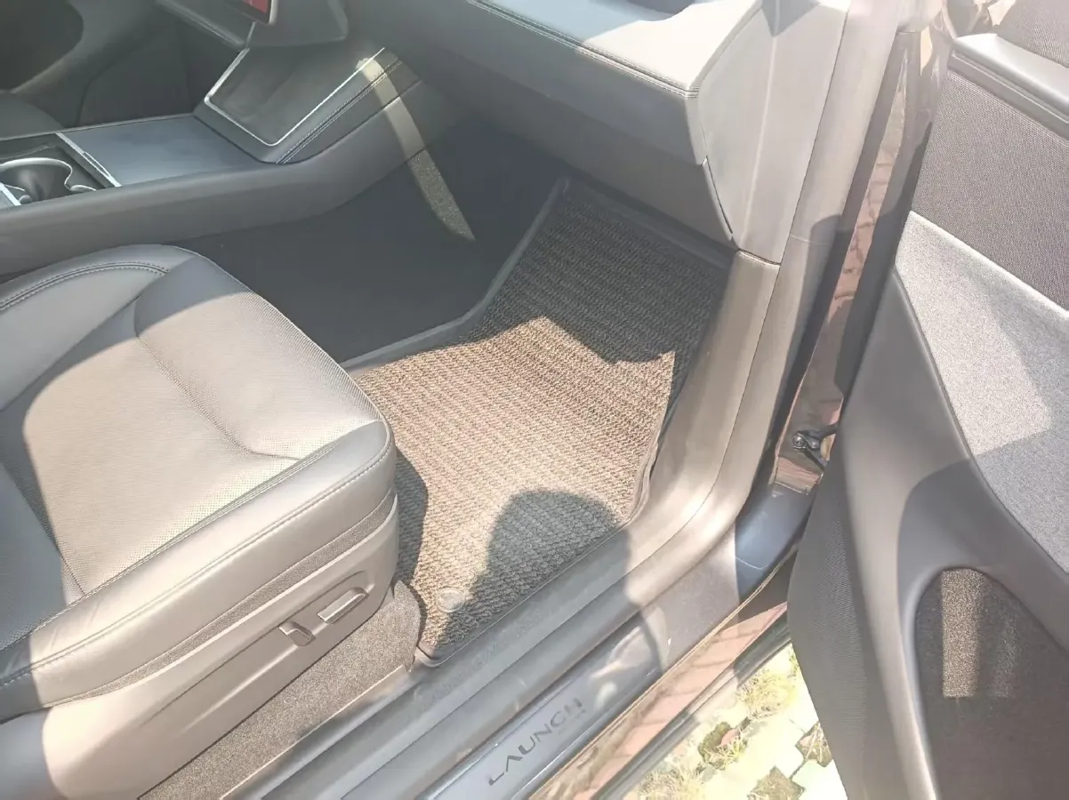 2025 Tesla Model Y BEV 62.5KWH,autocango,china used car exporter,china ev exporter,chinese used car exporter,chinese used ev exporter