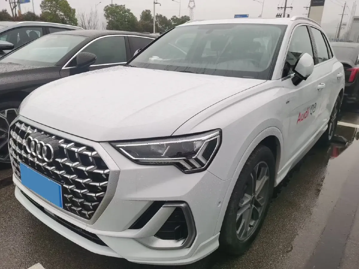 2024 Audi Q3 2.0T 186HP L4 7DCT,autocango,china used car exporter,china ev exporter,chinese used car exporter,chinese used ev exporter