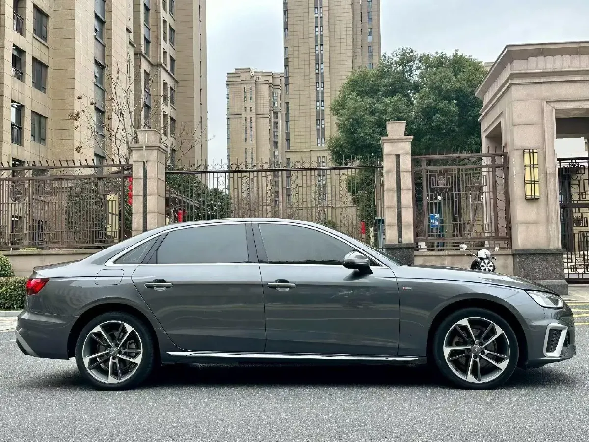 2020 Audi A4L 2.0T 190HP L4 7DCT,autocango,china used car exporter,china ev exporter,chinese used car exporter,chinese used ev exporter