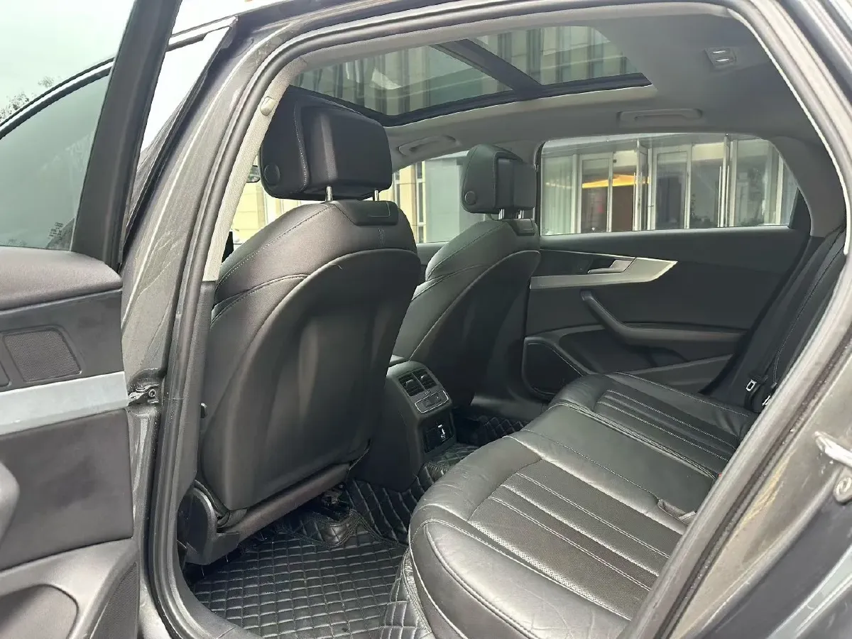 2020 Audi A4L 2.0T 190HP L4 7DCT,autocango,china used car exporter,china ev exporter,chinese used car exporter,chinese used ev exporter