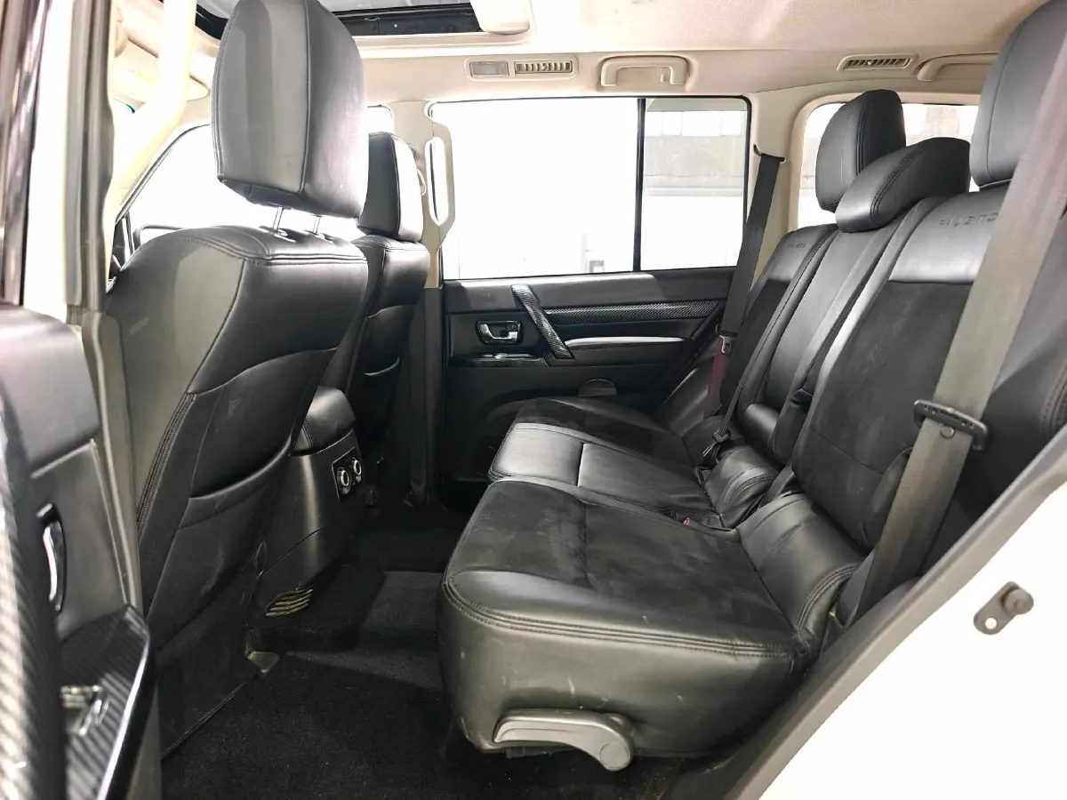 2018 Mitsubishi Pajero 3.0L 174HP V6 5AT,autocango,china used car exporter,china ev exporter,chinese used car exporter,chinese used ev exporter