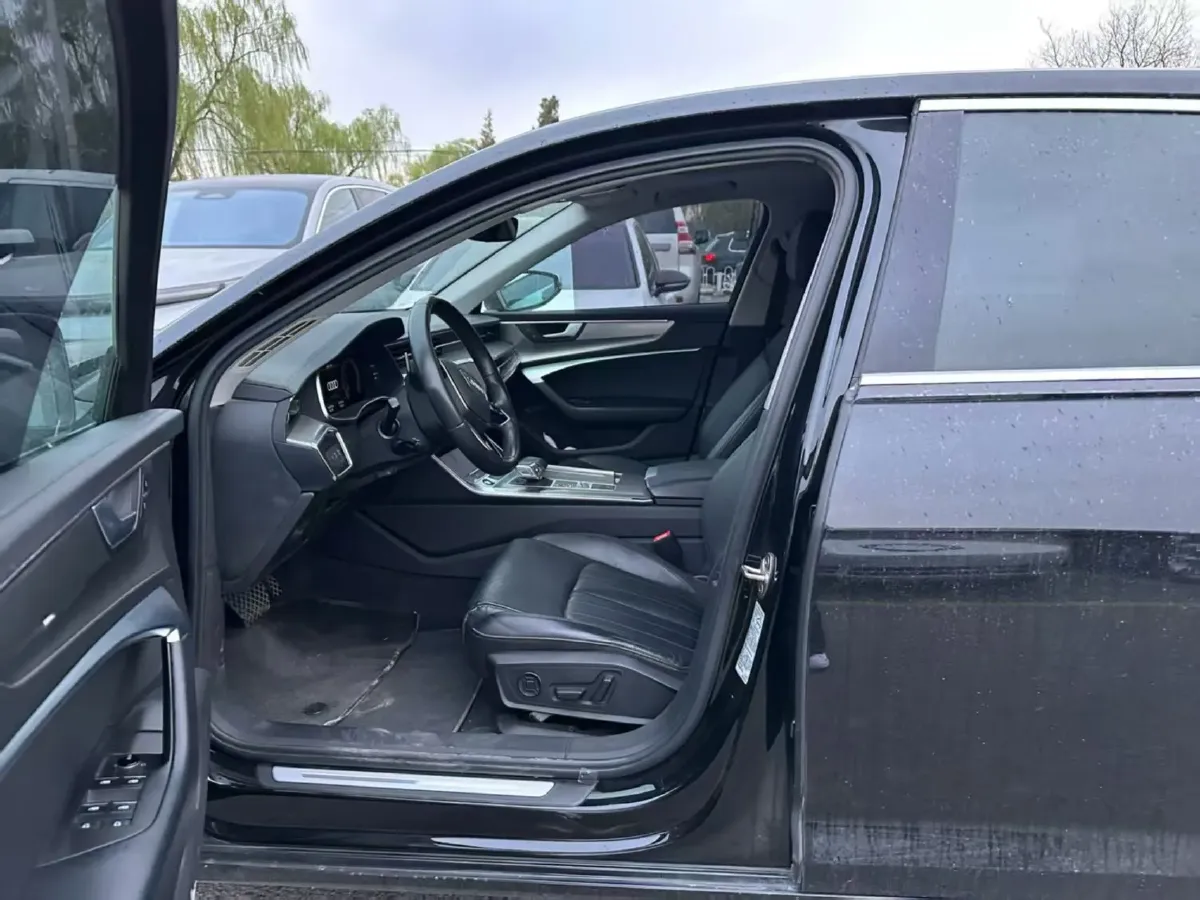 2021 Audi A6L 2.0T 224HP L4 7DCT,autocango,china used car exporter,china ev exporter,chinese used car exporter,chinese used ev exporter