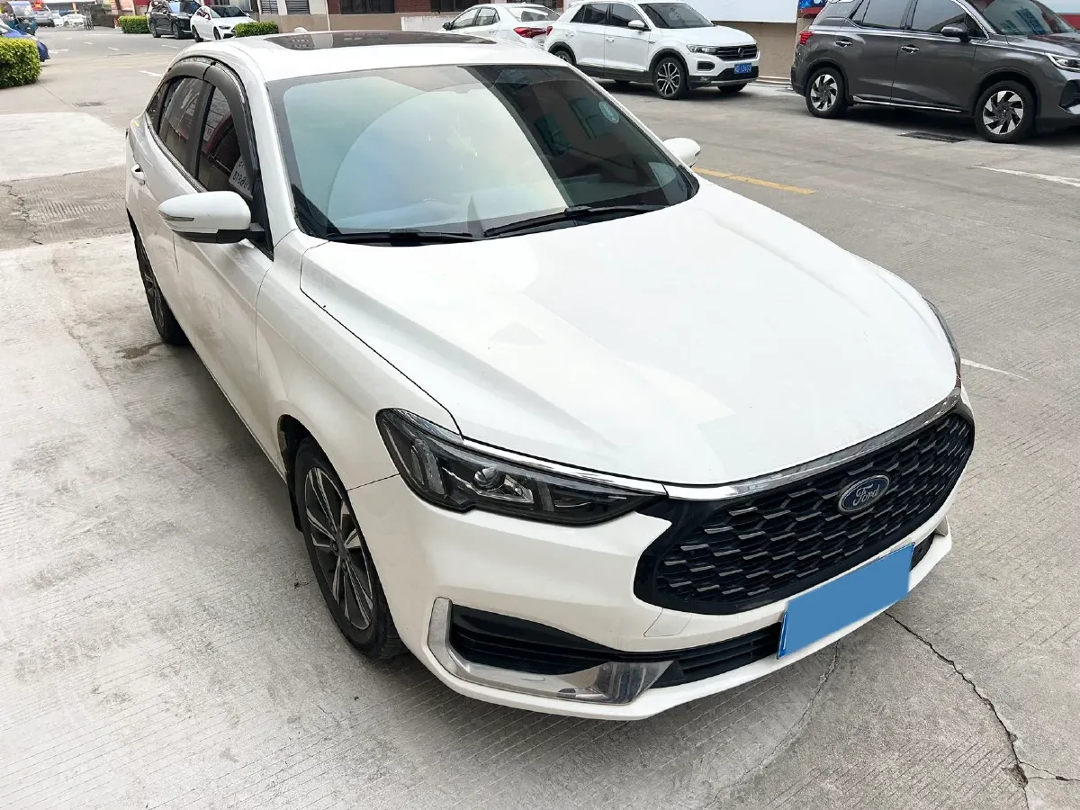 2021 Ford Escort 1.5L 122HP L3 6AT,autocango,china used car exporter,china ev exporter,chinese used car exporter,chinese used ev exporter