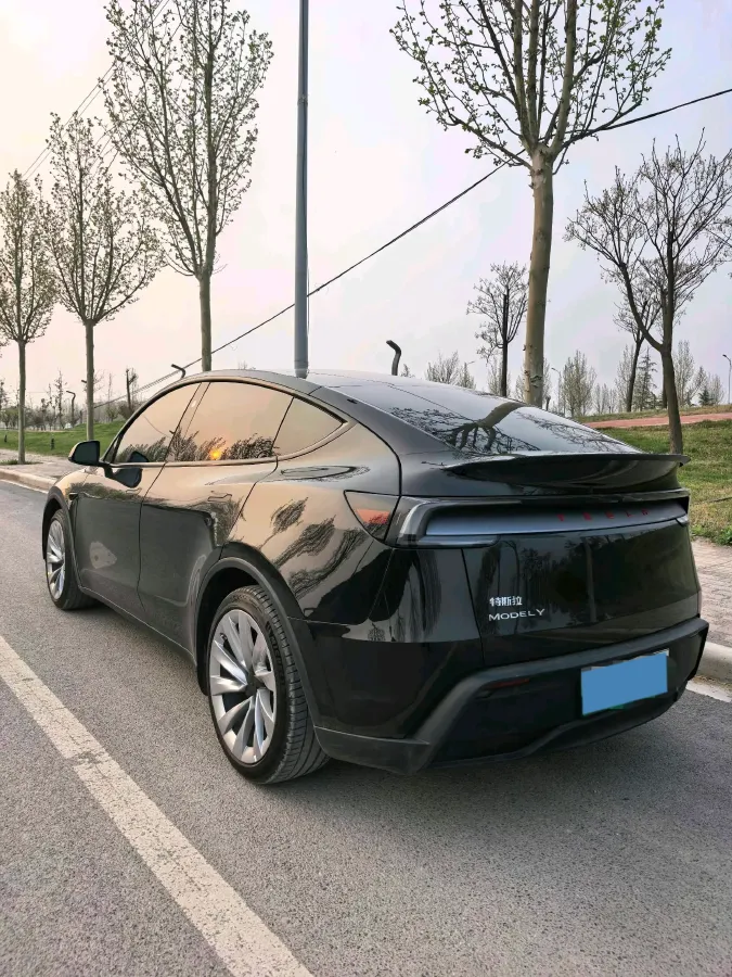 2025 Tesla Model Y BEV 62.5KWH,autocango,china used car exporter,china ev exporter,chinese used car exporter,chinese used ev exporter