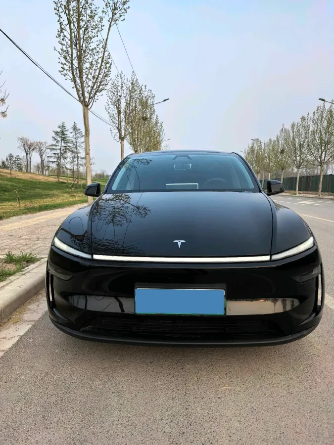 2025 Tesla Model Y BEV 62.5KWH,autocango,china used car exporter,china ev exporter,chinese used car exporter,chinese used ev exporter